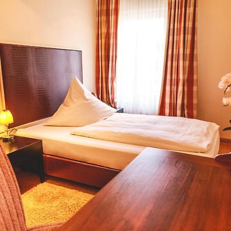 Hotel Loewen Eggenstein-Leopoldshafen Ngoại thất bức ảnh