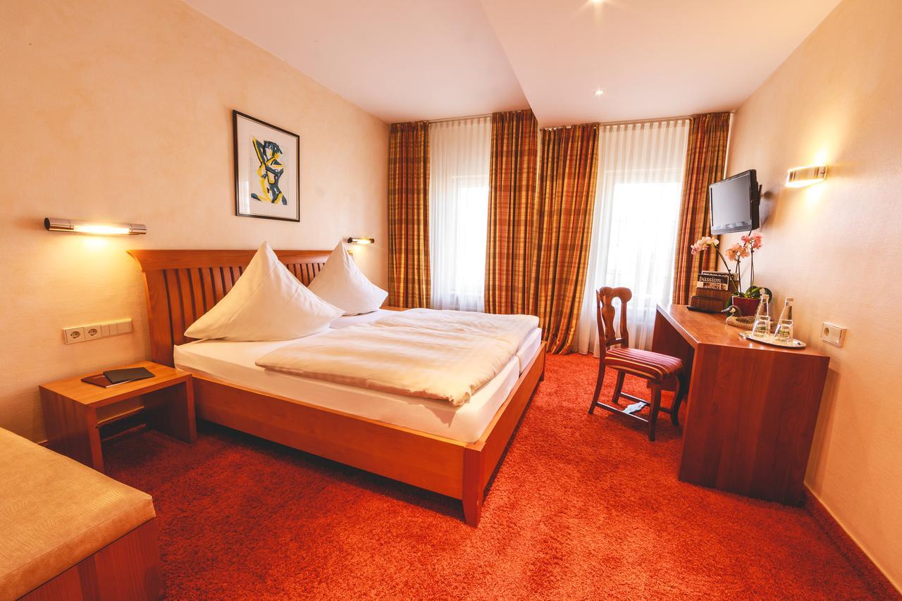 Hotel Loewen Eggenstein-Leopoldshafen Ngoại thất bức ảnh
