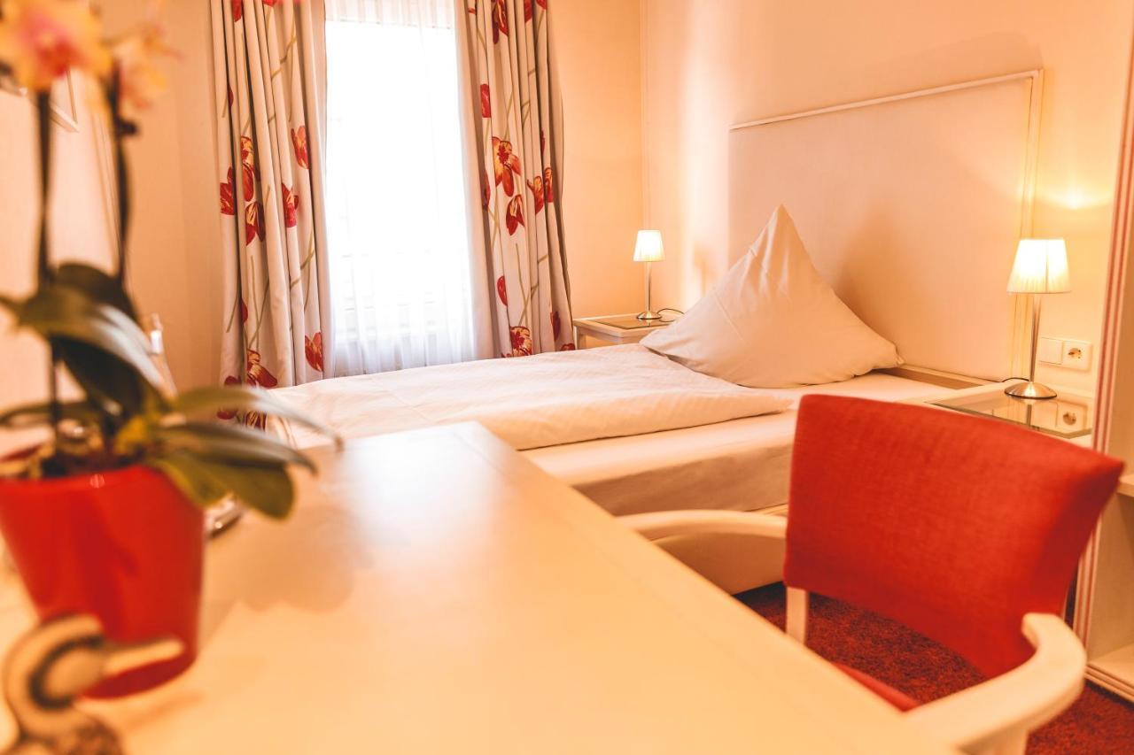 Hotel Loewen Eggenstein-Leopoldshafen Ngoại thất bức ảnh