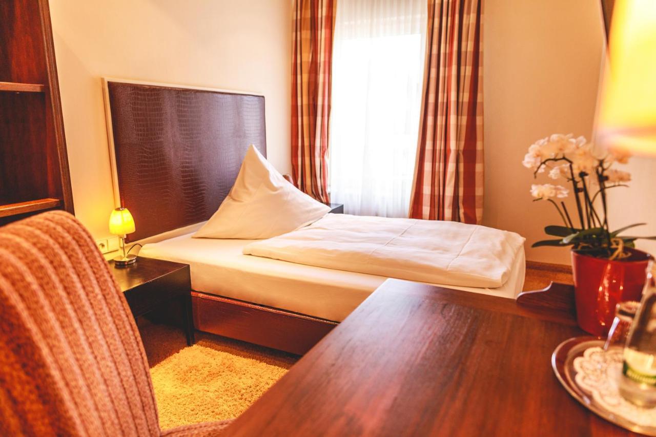 Hotel Loewen Eggenstein-Leopoldshafen Ngoại thất bức ảnh